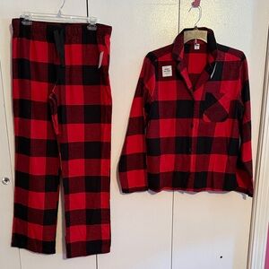 Old Navy Plaid Red and Black Pajamas Set